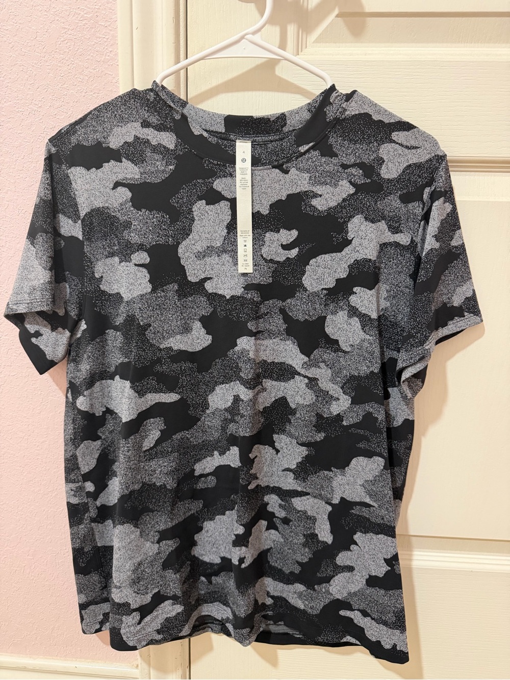 Women’s Lululemon NWOT Camo Short-Sleeve Shirt